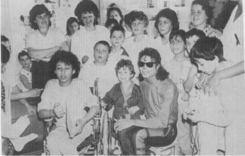 Un jour dans la vie de Michael Jackson - Page 2 86808777