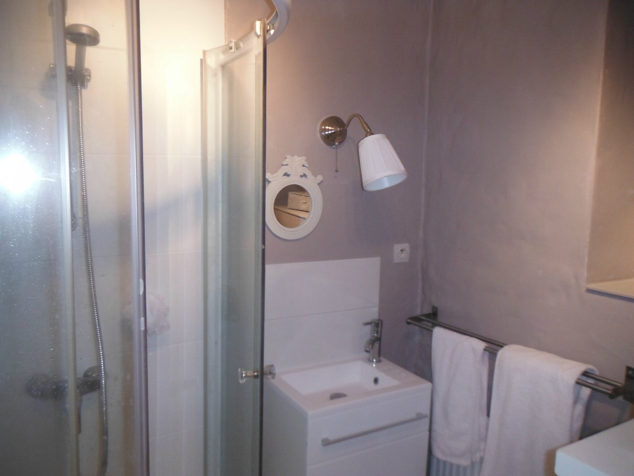 Petite salle de bain relookée avant/après annartiste