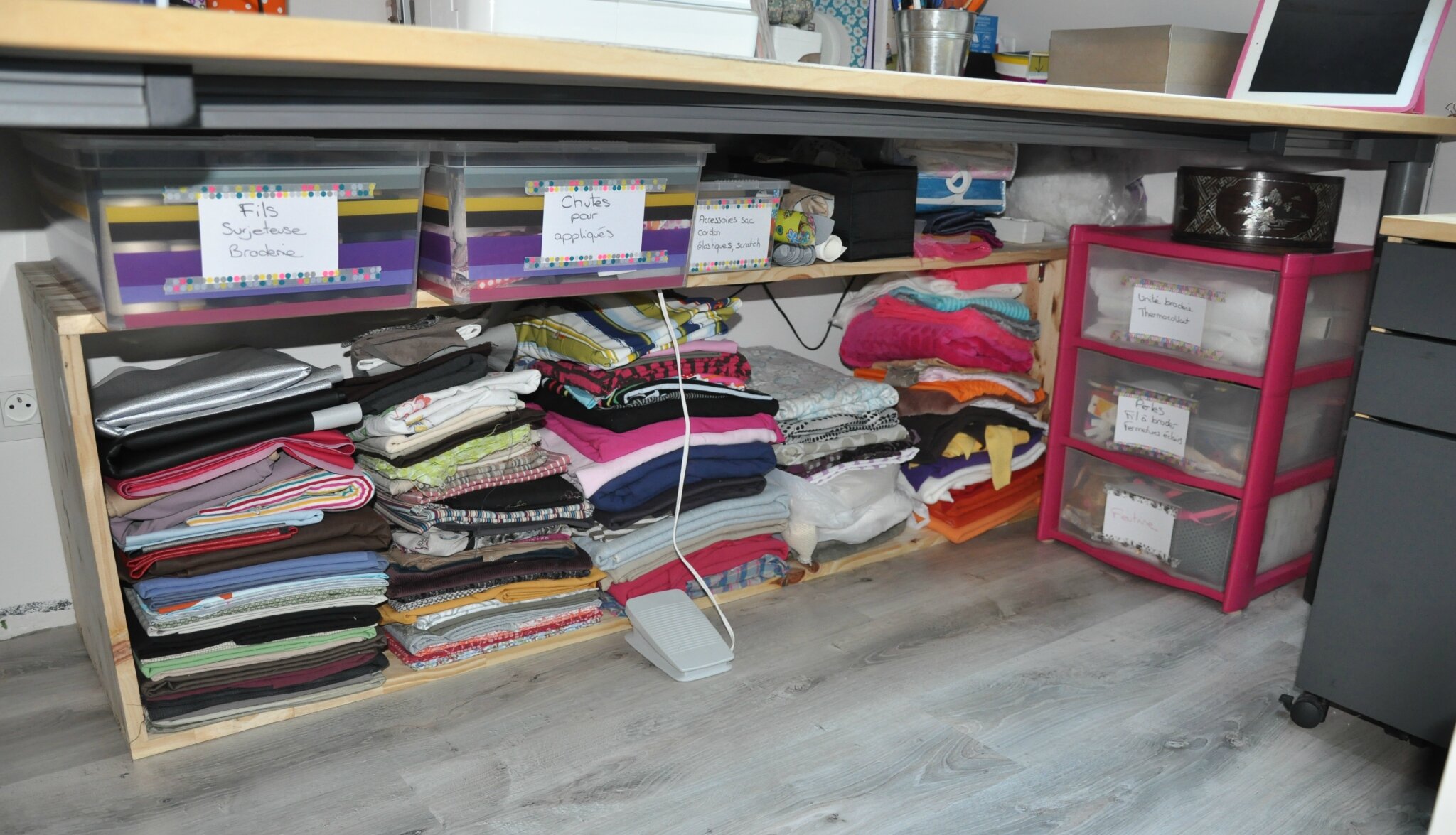 Mon bureau et mon coin couture sac de fils