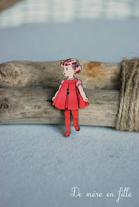 fillette robe rouge