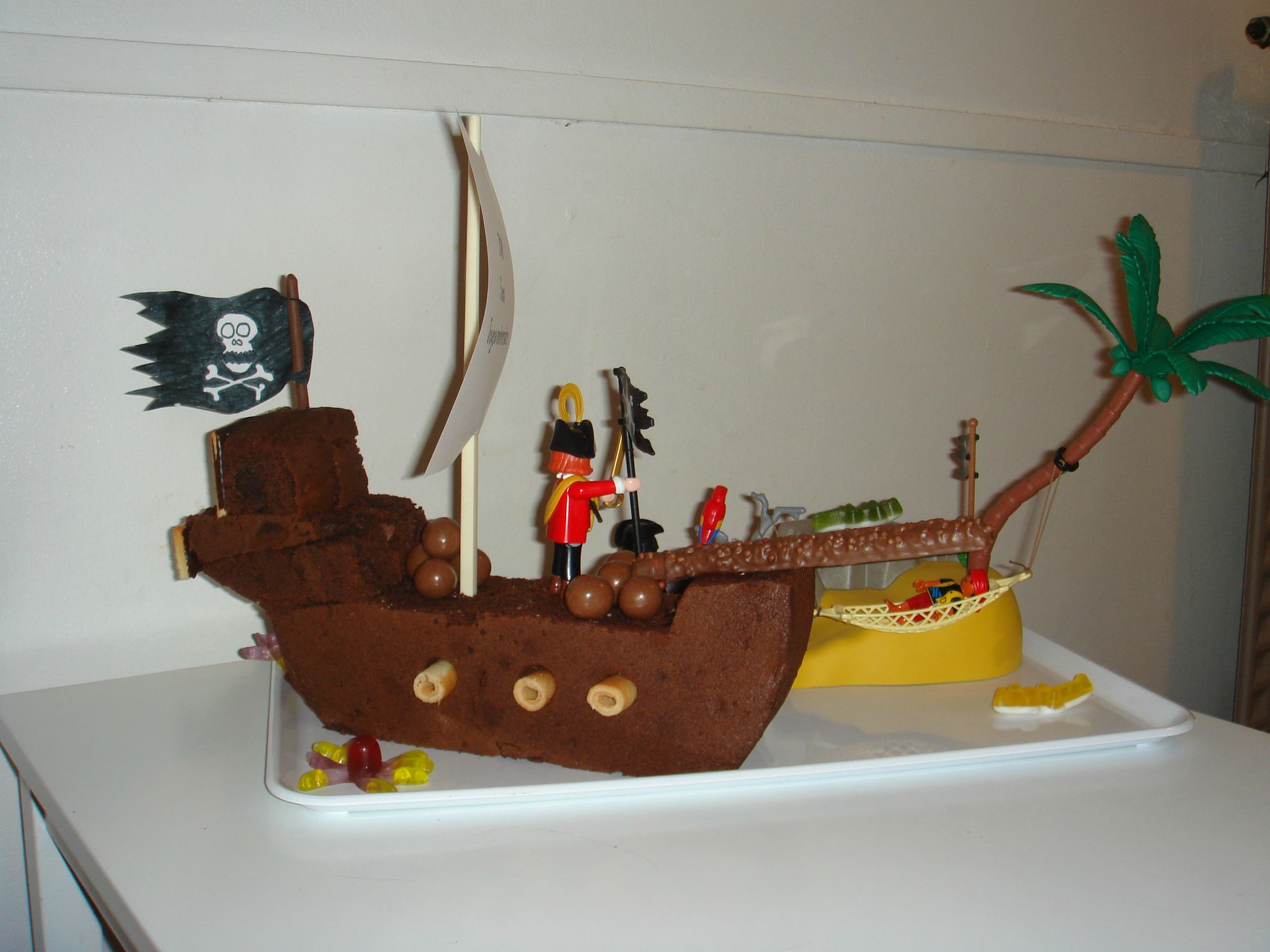 Gâteau bateau pirate (tutoriel) Au pays de Candice - gateau d anniversaire bateau pirate