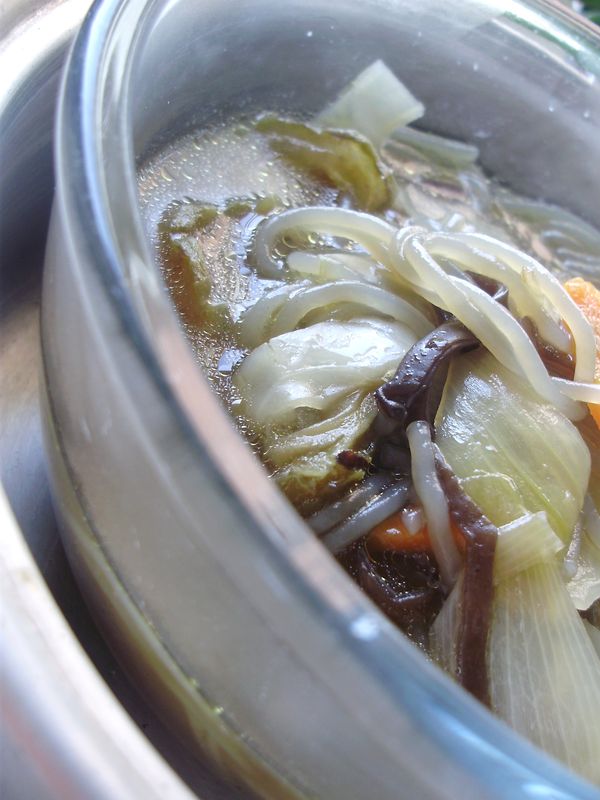 Soupe aux nouilles de patates douce et poire balsam