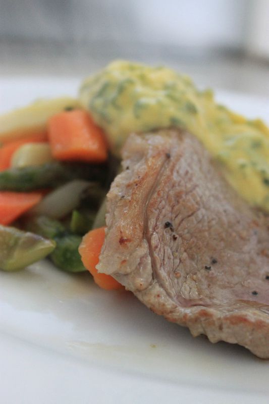 Veau aux asperges, mayonnaise à la coriandre fraîche