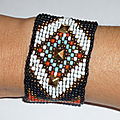 e) Bracelet Manchette'Native American' en perles tissées