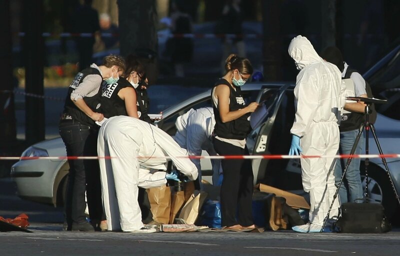 1200x768_adam-percute-fourgon-gendarmerie-lundi-champs-elysees-enqueteurs-retrouve-armes-bonbonnes-gaz-vehicule