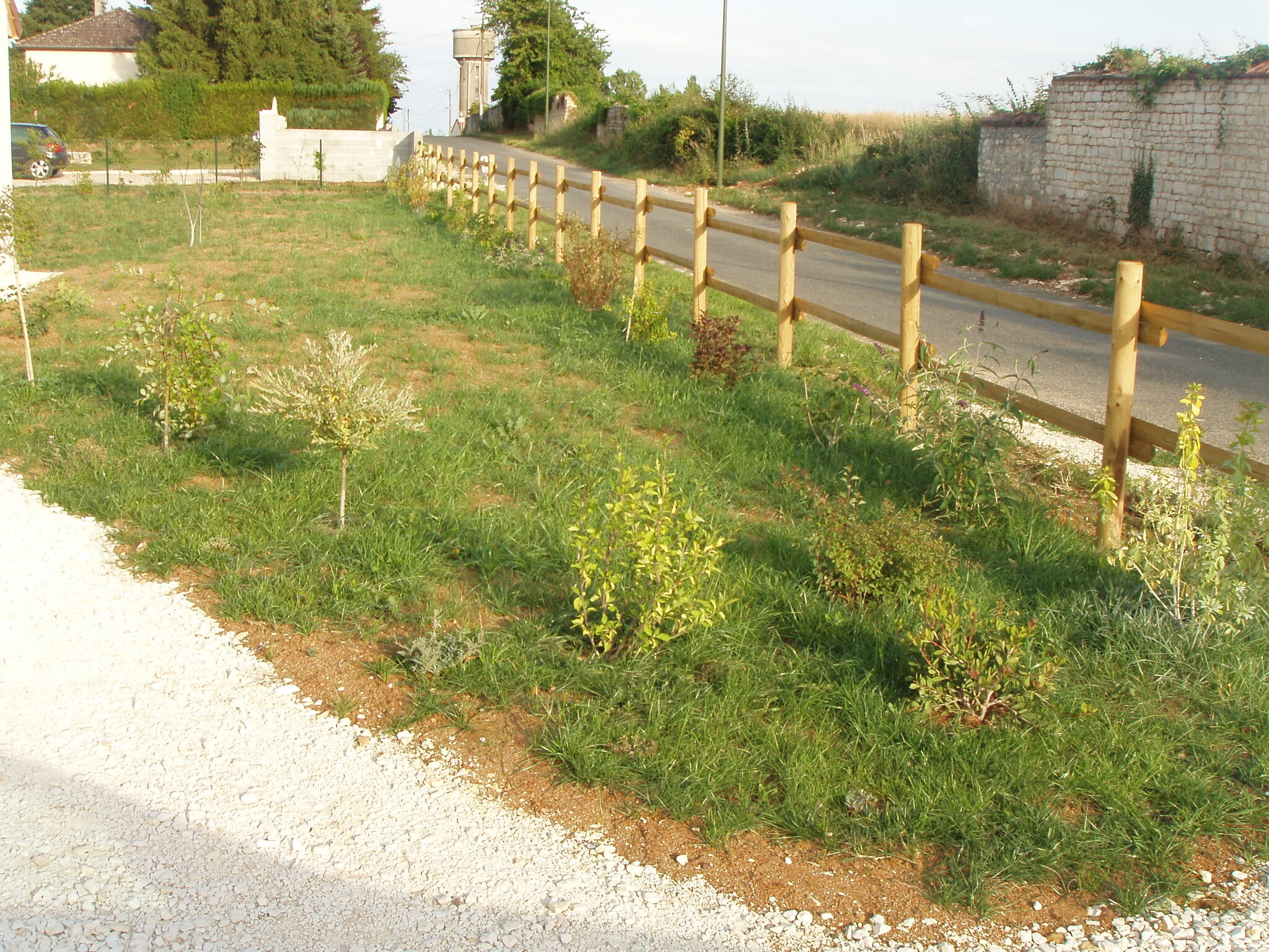 clôture à croisillon en bois