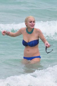 lindsay_lohan_seins_bikini