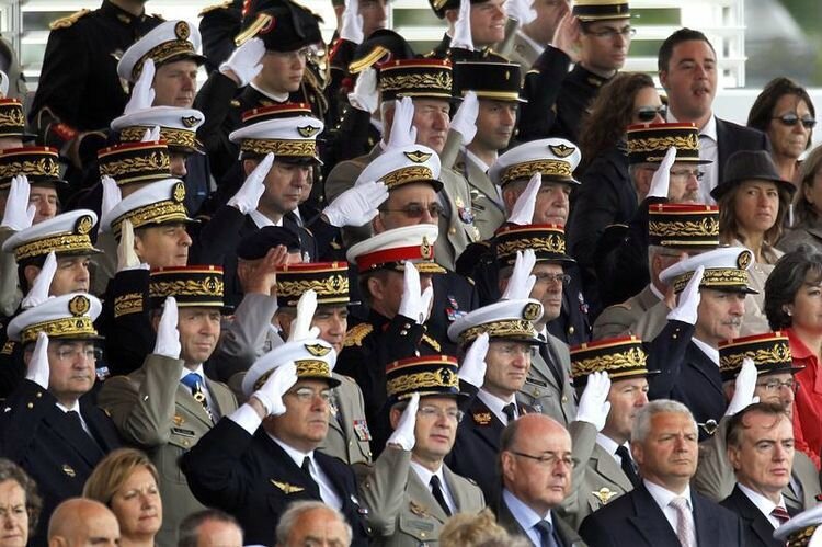499818-high-ranking-officers-of-french-army-salute-during-the-traditional-bastille-day-military-parade-in-p