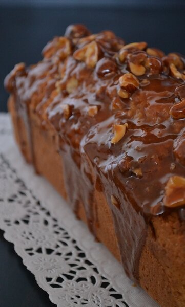 Cake Amande et Noisette, glacage caramel.