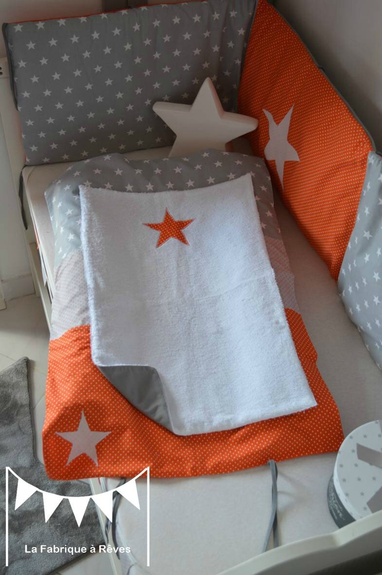 Housse matelas à langer gris orange étoiles blanc décoration ...