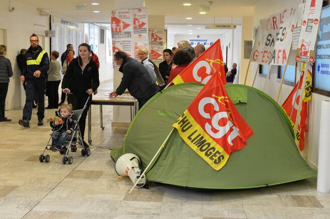 chu-greve-de-la-faim-de-4-salaries-dans-le-hall_3137158