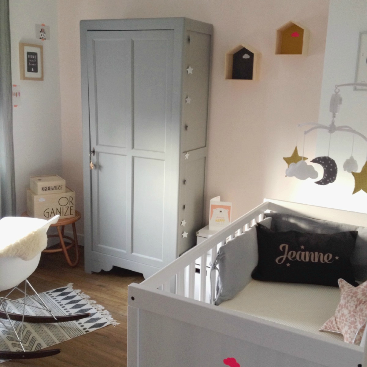 Visite d'une chambre de bébé fille • deco trendy • a t e l i e r •