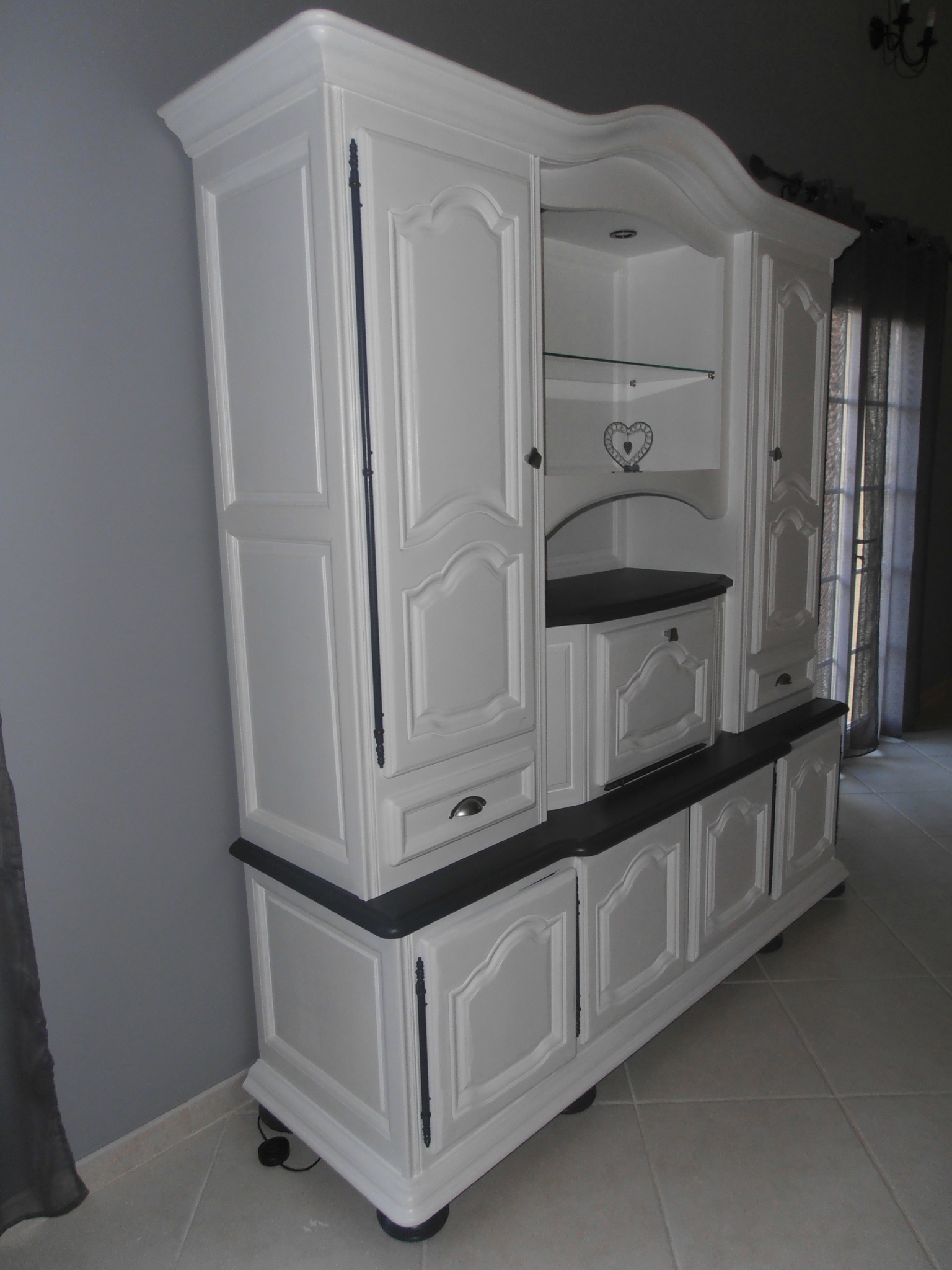 Mon meuble de salon relooker en blanc et gris . manque les ...