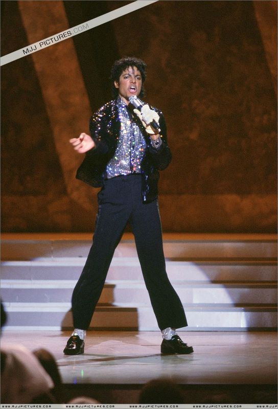 Un jour dans la vie de Michael Jackson - Page 2 86618947