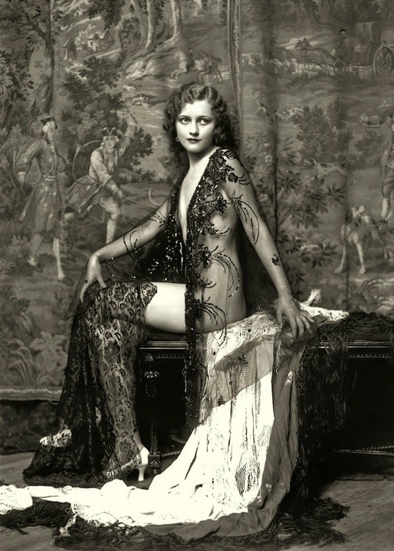 Sara.Ki Burlesque -----------