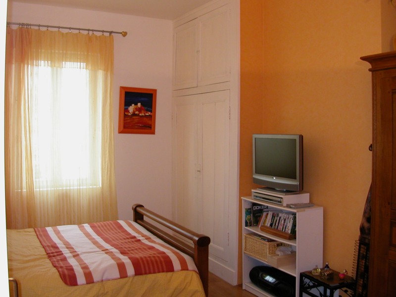 chambre orange et beige