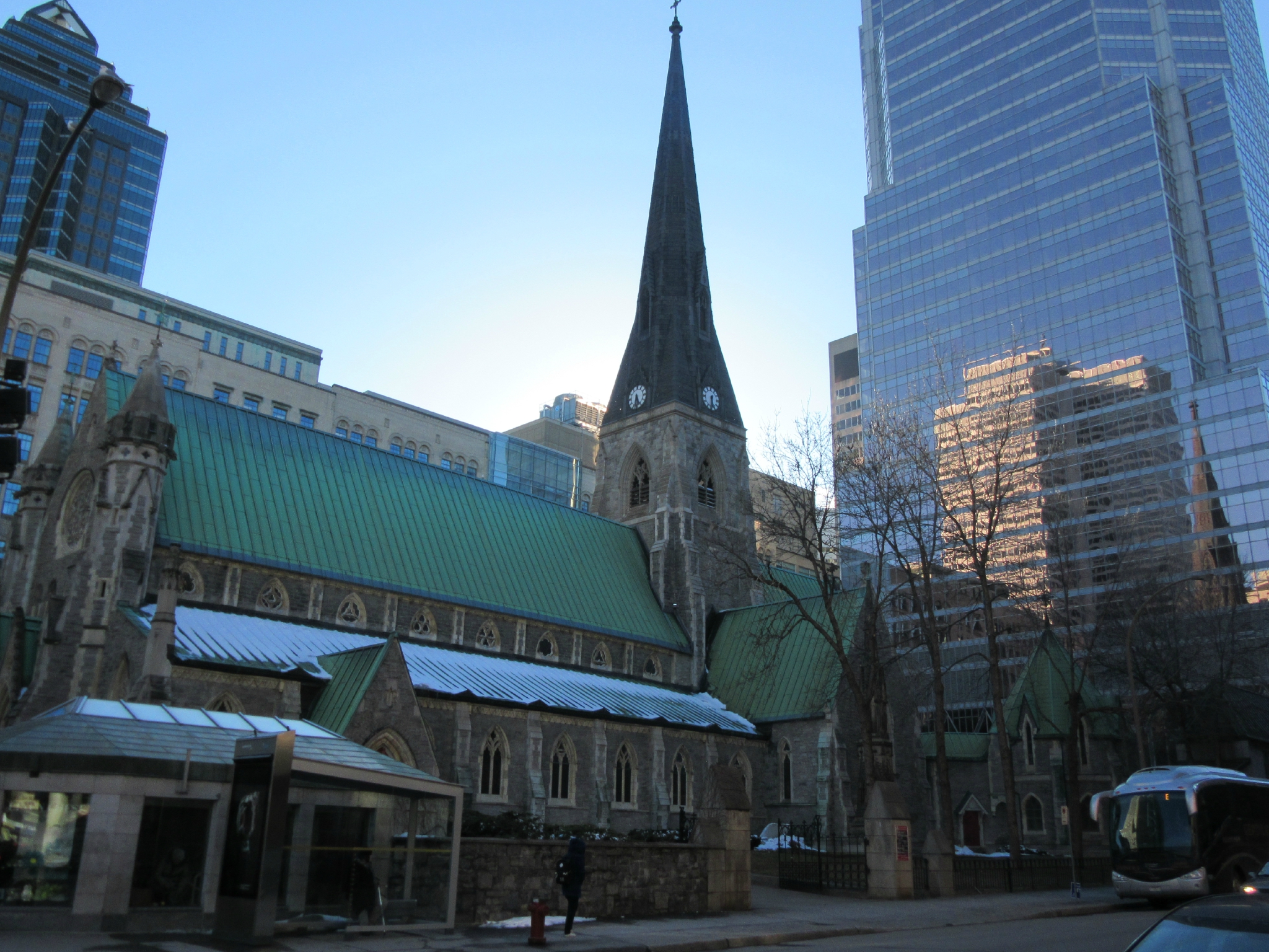 Week end à montréal : la ville moderne raleuse à québec Ville moderne