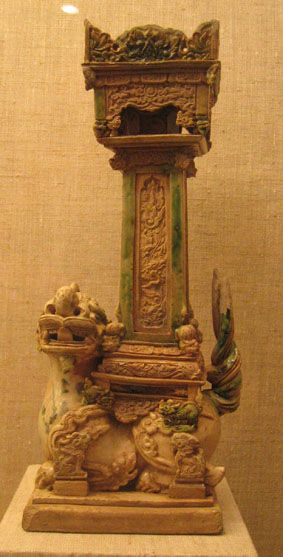 17. Lampe à base en forme de nghê