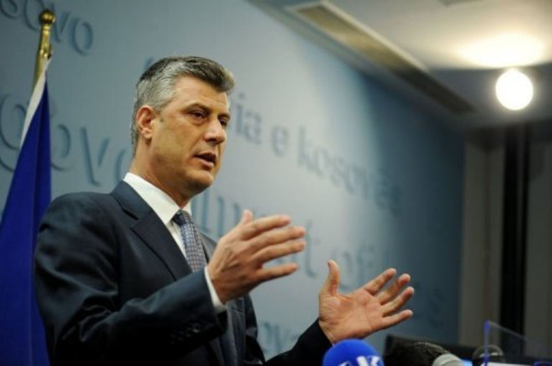 224458-le-premier-ministre-kosovar-hashim-thaci-devant-la-presse-a-pristina-le-16-decembre-2010