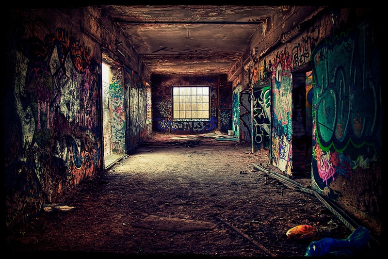hdr-graffiti-hallway-stock4761