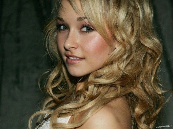 Hayden_Panettiere_wallpaper_13