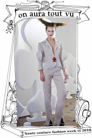 on aura tout vu fashion week paris 2010, smoking en mousseline et organza