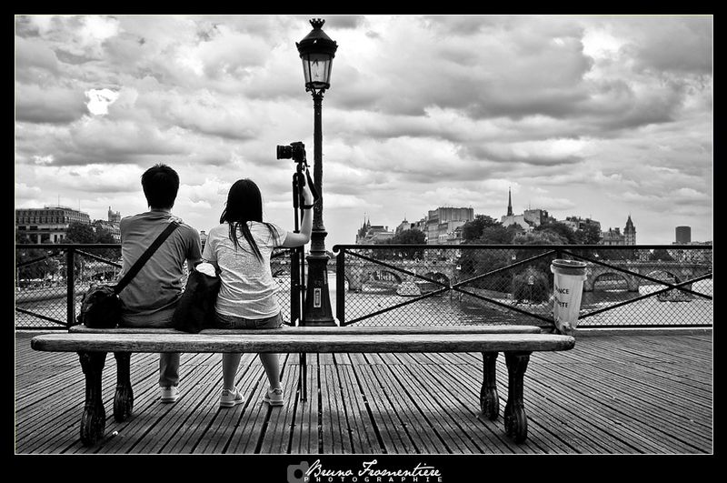 Pont_des_Arts___Couple_photo2