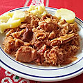 Tripes de bœuf et oreilles de cochon au chou