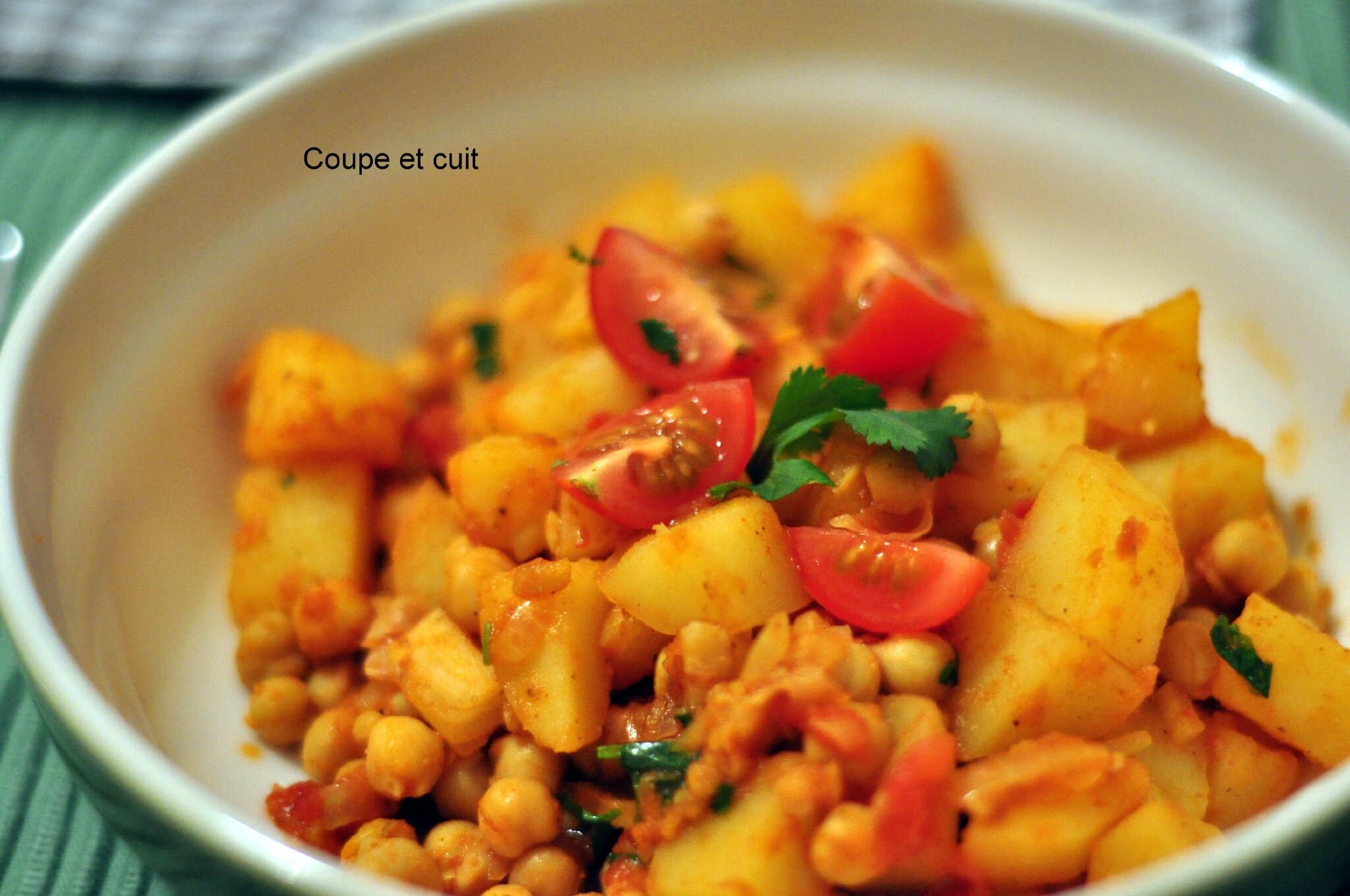 Pois Chiches Et Pommes De Terre A L Indienne Coupe Et Cuit