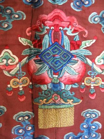 A_chestnut_silk_ground_embroidered_dragon_robea3