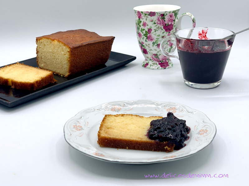 Cake au yaourt et aux fruits rouges 5