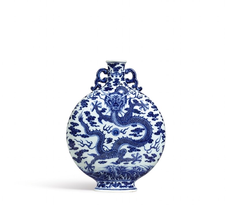 HK0796 - An Exceptional And Rare Blue And White 'Dragon' Moonflask