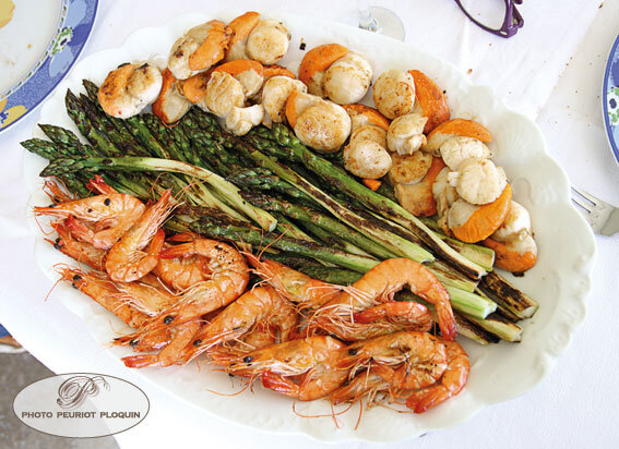 SAINT_MARTIN_LALANDE_repas_asperges_asperges_Saint_Jacques_Crevettes_et_asperges_vertes_grillees