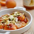 Abricots grillés aux amandes, pistaches et miel