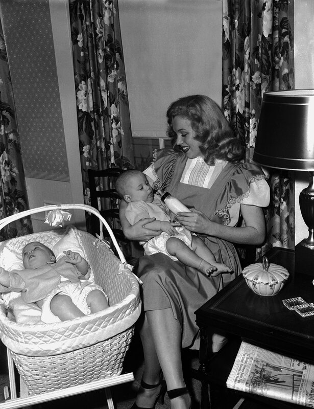 1947-05-baby_sitter_sitting-with_roy_metzler_twins-by_david_cicero-020-1