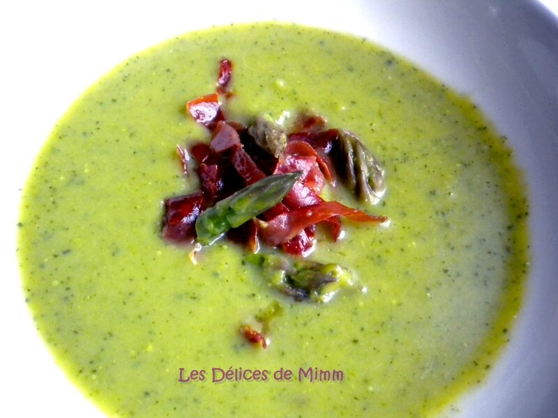 Velouté d’asperges vertes et de courgettes et émincé de jambon de Parme 3