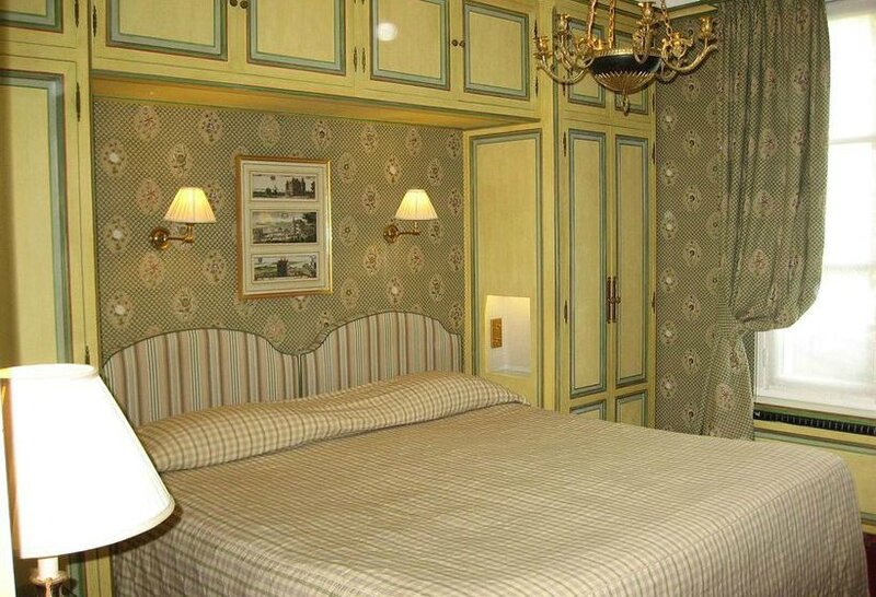 Interior+dEsign-+Glamorous HOTEL PARIS Duc de St Simon (15)