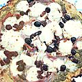 Pizza fond pesto, pancetta & tomates séchées