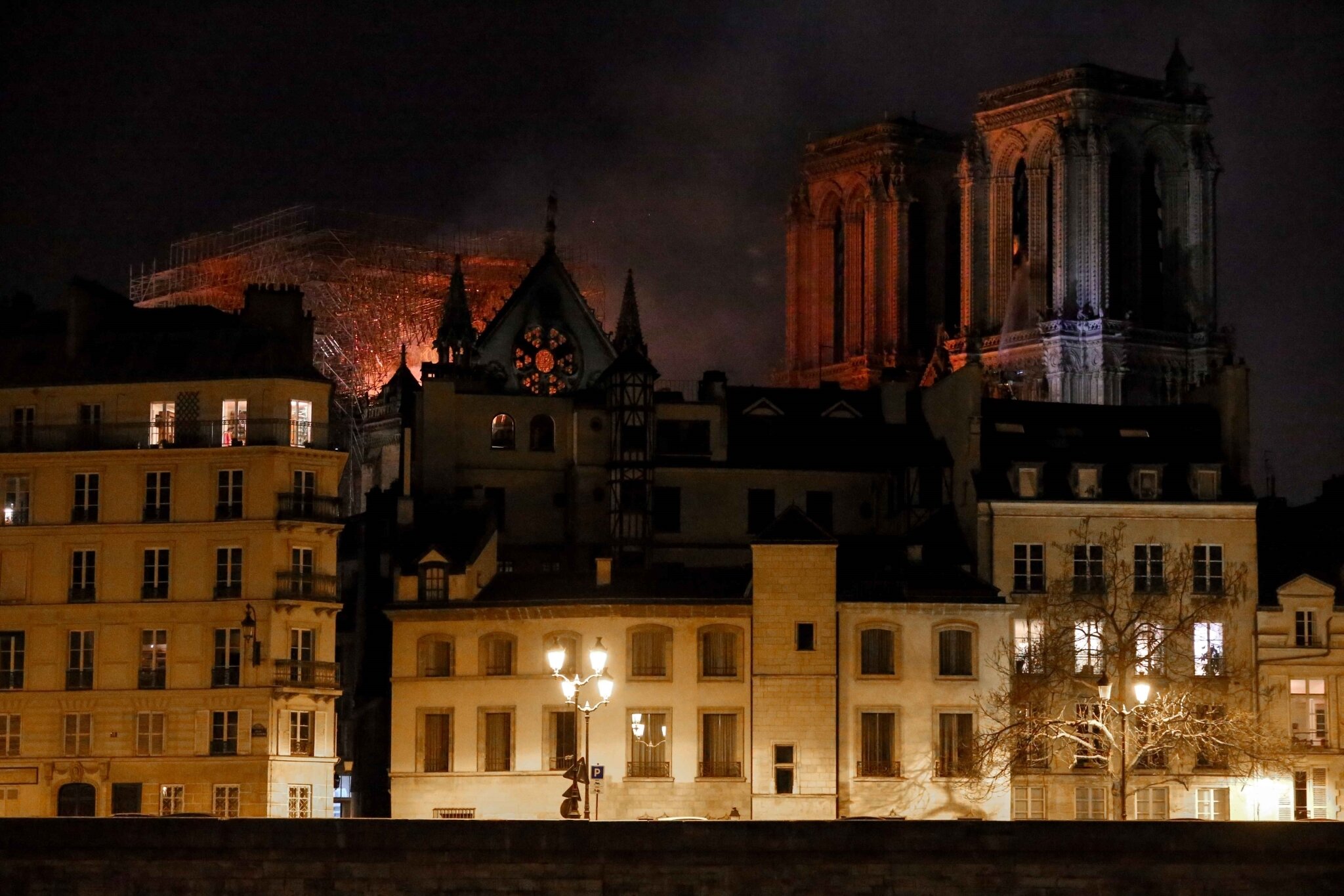 Incendie de Notre-Dame de Paris : la France pleure sa cathédrale. © Michel Stoupak. Lun 15.04.2019, 21h03m39.