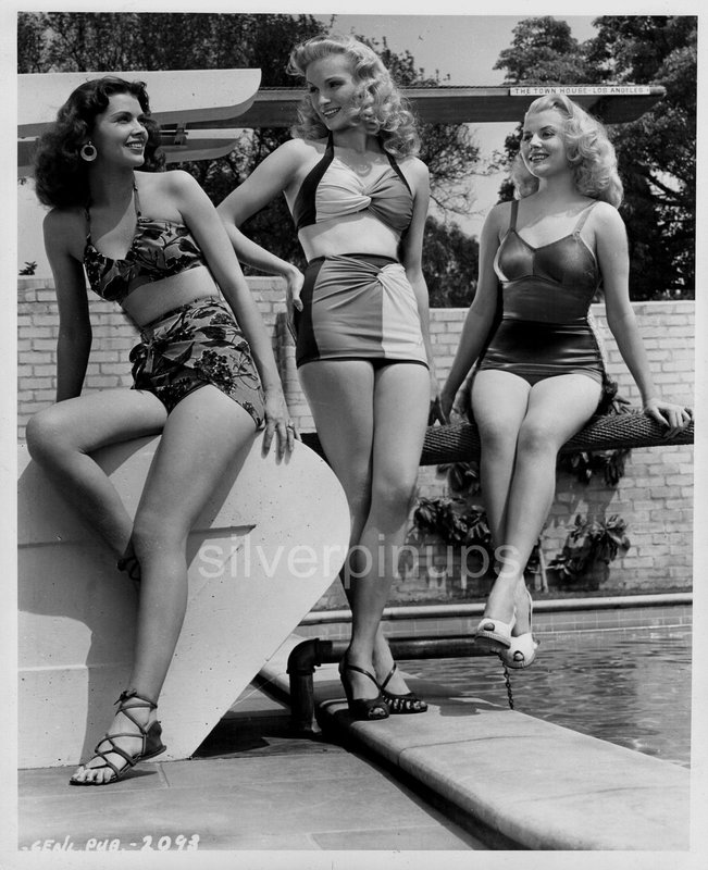 Swimsuit_MULTICOLOR-style-1940s-girls-mode-1-dorothy_brady-by_Cronenweth-1a