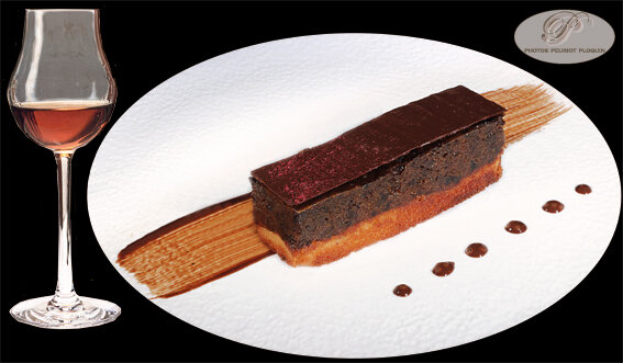 Financiers_creme_d_PRUNEAUX_et_Armagnac_verre_d_Armagnac_par_Charlotte_Latreille_Le_Bellevue_a_Cazaubon_32