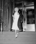 syi_sc15_set_hall_1954_09_13_leaving_hotel_by_sam_schulman
