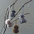 Diy recycler les fins de pelote de laine : les petits bonnets à pompon express