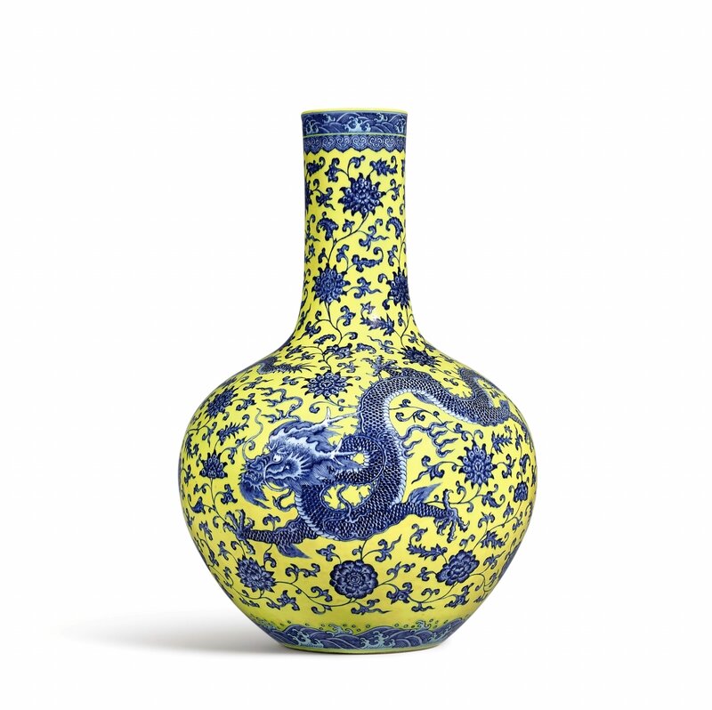 HK0791 - A Yellow-Ground And Underglaze-Blue ‘Dragon’ Vase, Tianqiuping