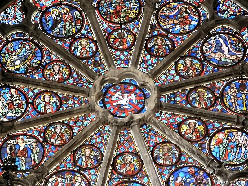 Cathedrale de Lyon, rosace de la colombe