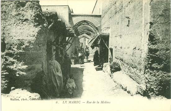 Maillet-L-rue-a-gauche-maison Harring-a-droite-glaoui
