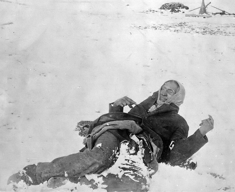 Photo--Dead-Bigfoot-Wounded-Knee-1890