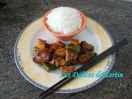 Recette de pousse de bambou sautée avec du bœuf et de l'ail (Măng xào bò)