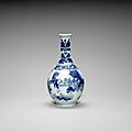 A blue and white bottle vase, Chongzhen period (1627-1644)