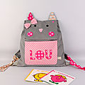Sac à dos chat fille personnalisé prénom Lou sac maternelle gris rose première rentrée des classes